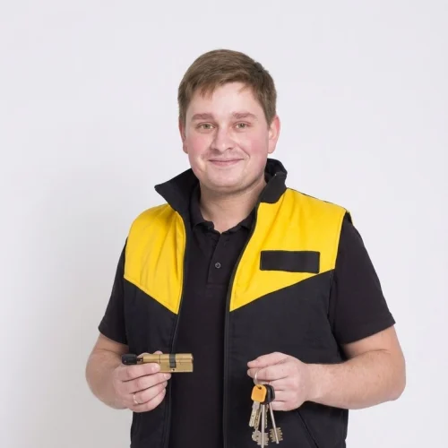Мастер по замкам в Кирове